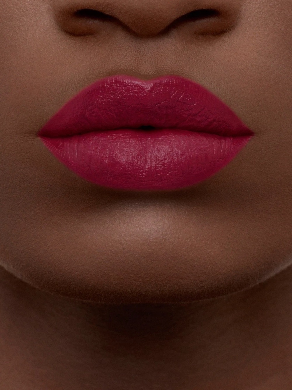 Burberry Kisses Satin Lipstick in 103 Bold Cherry 3.3 g/.11 oz - Picture 8 of 8